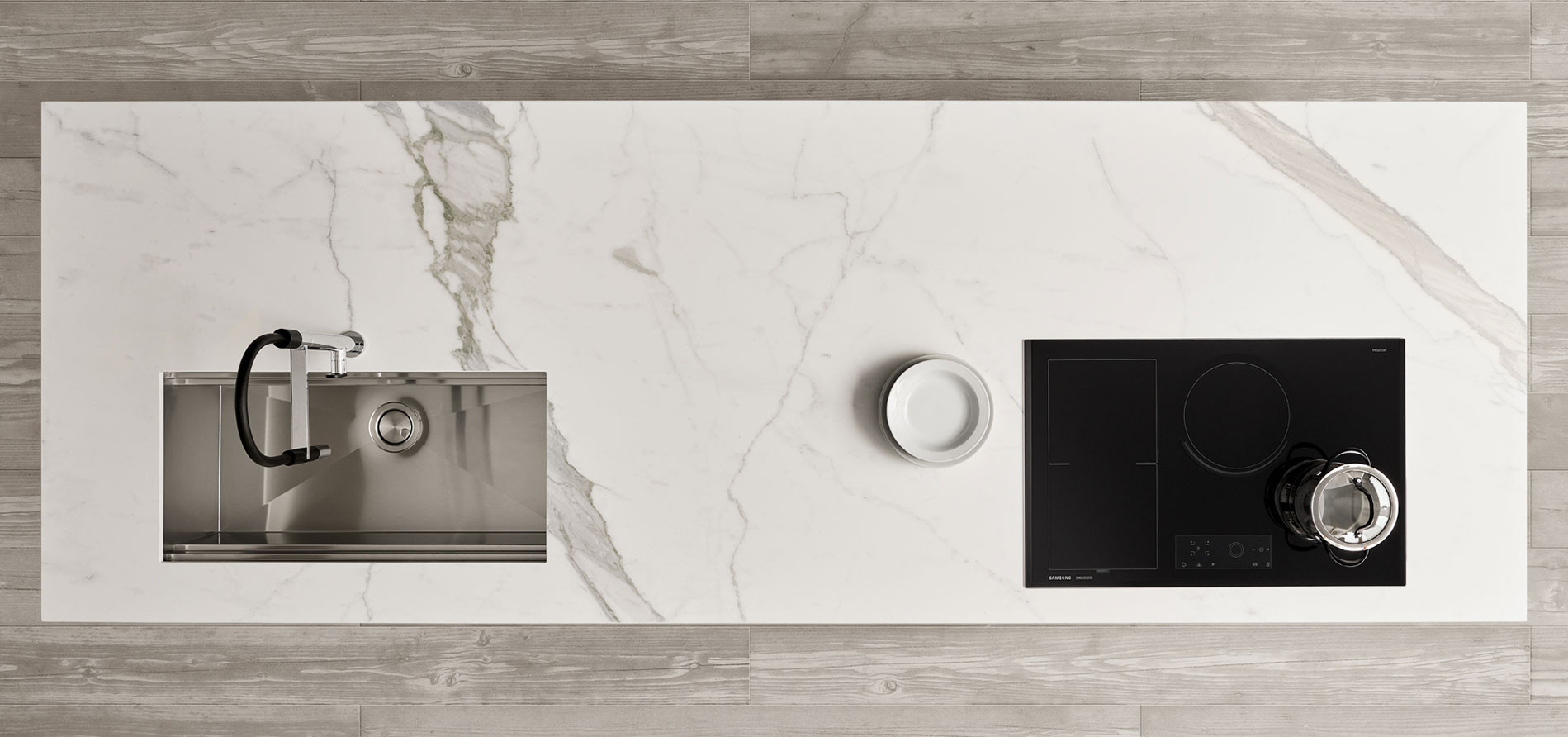 Les conseils de Veneta Cucine pour l’entretien et le nettoyage du plan de travail en céramique. Entrez et découvrez maintenant comment en prendre soin avec peu d’effort !