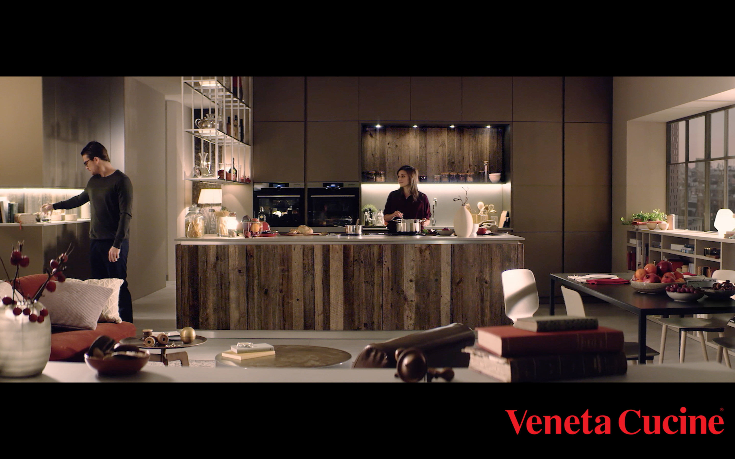 Veneta Cucine presenta la sua nuova campagna multisoggetto “Back to Product”.